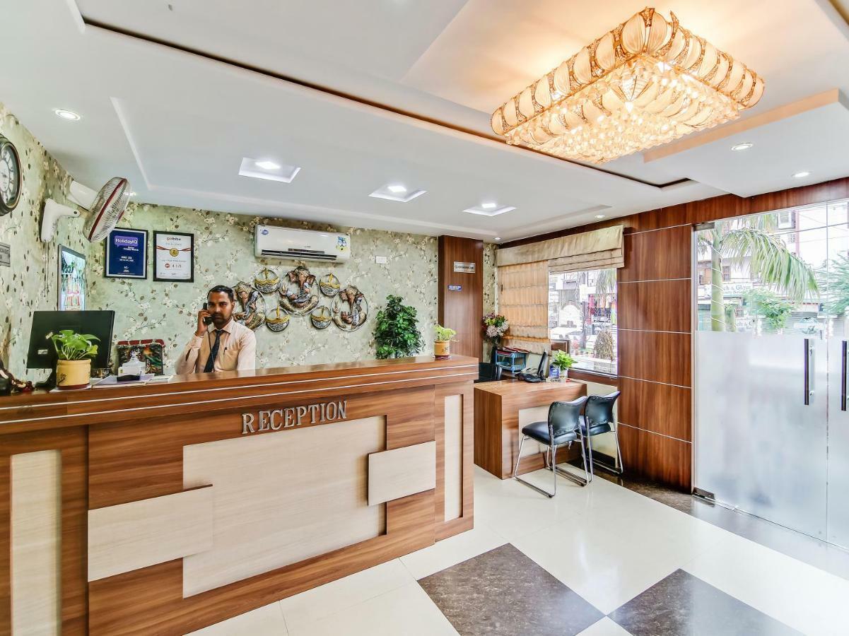 Capital O 32619 Hotel Sugar Palm Gválijar Kültér fotó