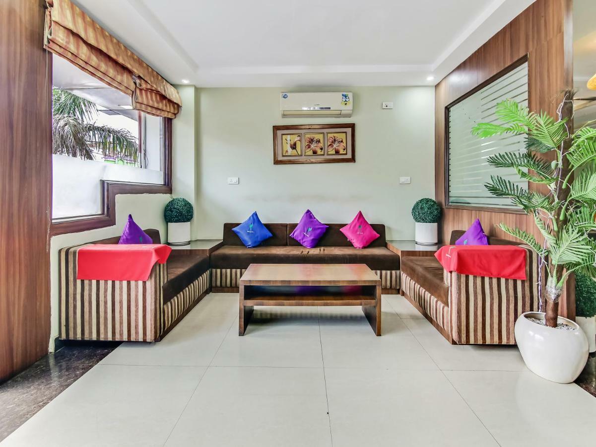 Capital O 32619 Hotel Sugar Palm Gválijar Kültér fotó