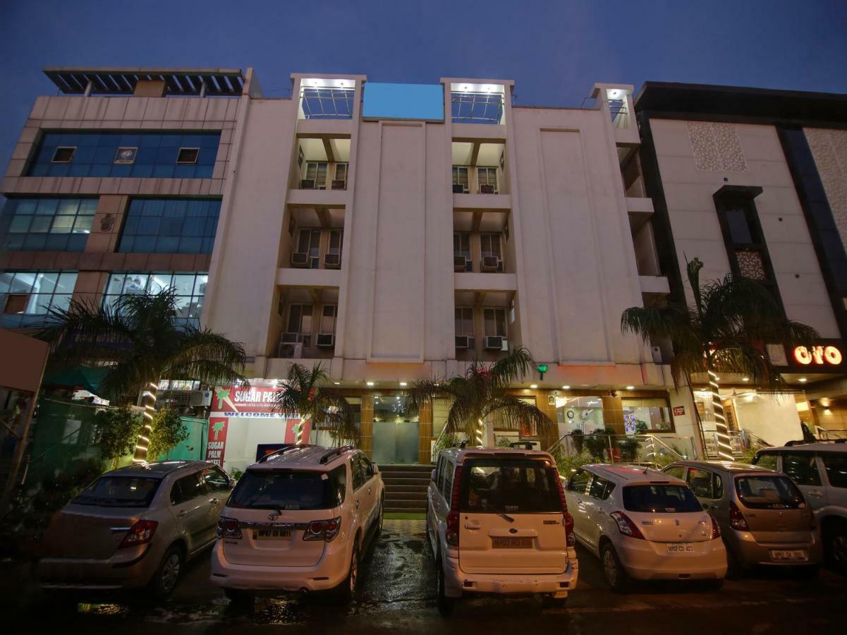 Capital O 32619 Hotel Sugar Palm Gválijar Kültér fotó