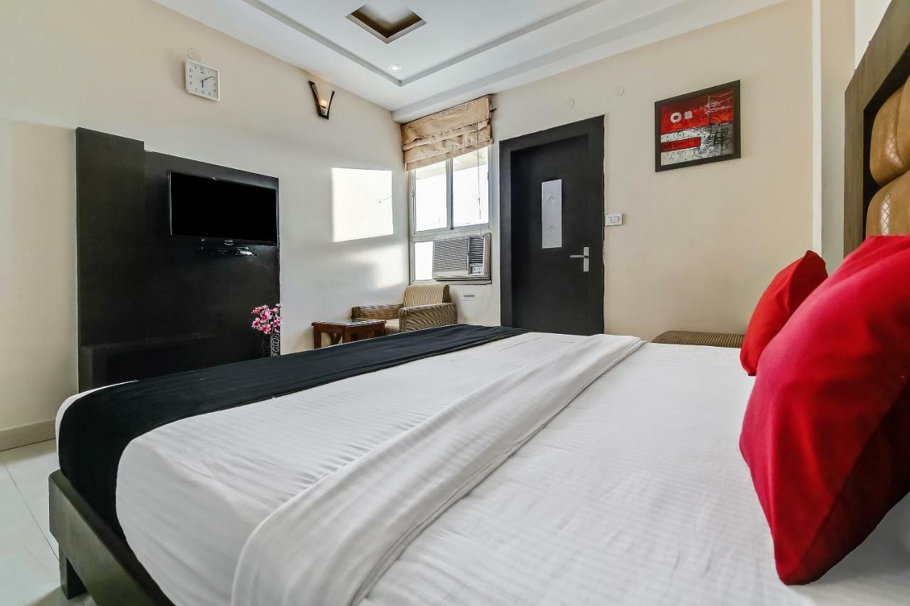 Capital O 32619 Hotel Sugar Palm Gválijar Kültér fotó