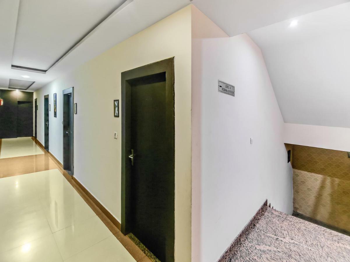 Capital O 32619 Hotel Sugar Palm Gválijar Kültér fotó