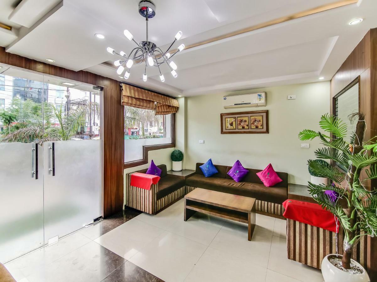 Capital O 32619 Hotel Sugar Palm Gválijar Kültér fotó