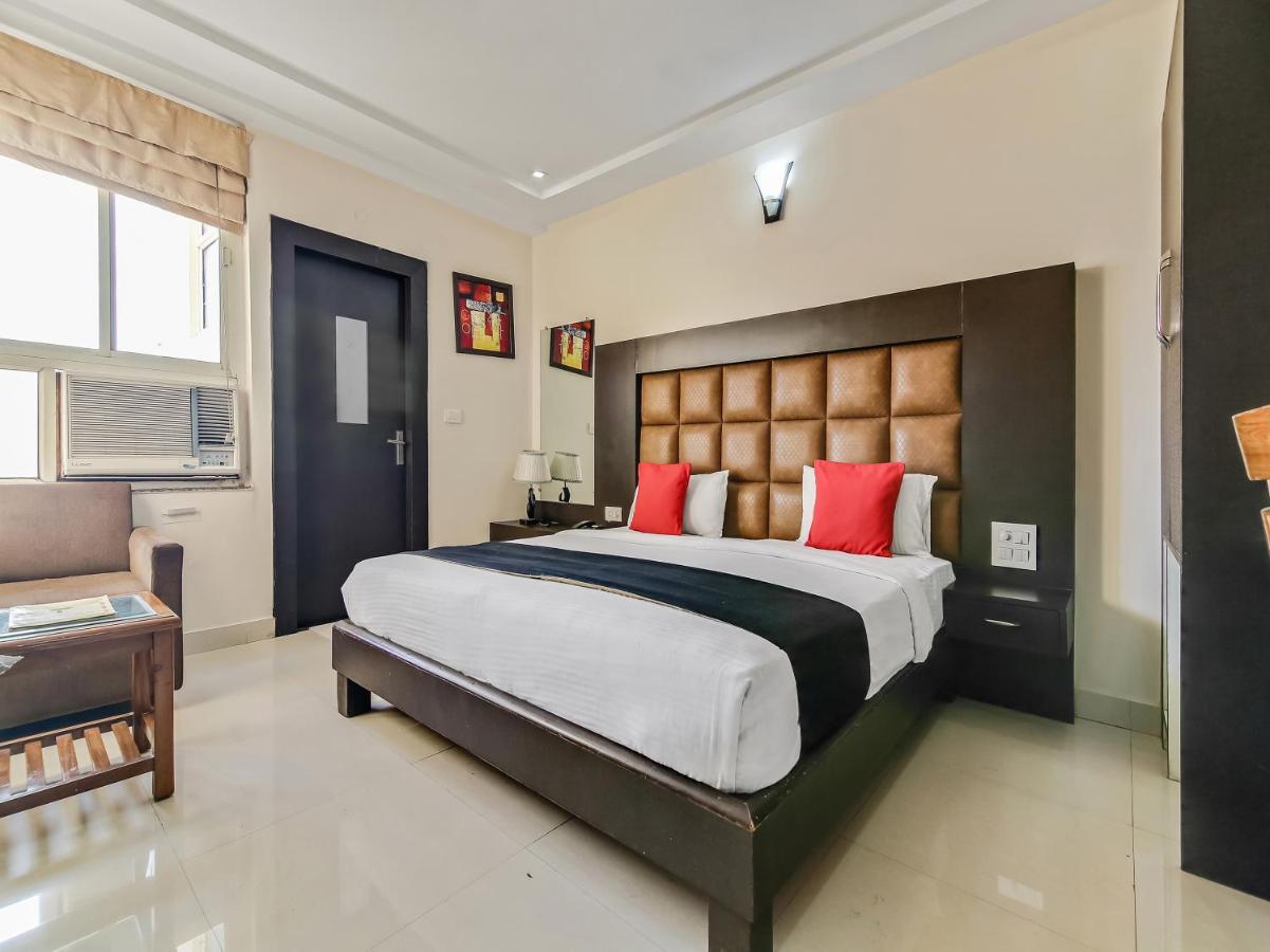Capital O 32619 Hotel Sugar Palm Gválijar Kültér fotó