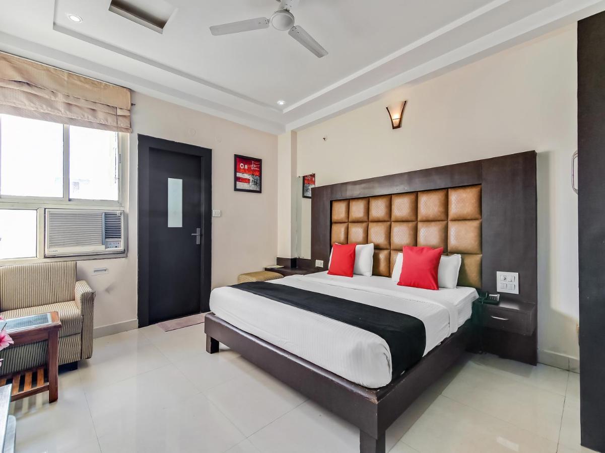 Capital O 32619 Hotel Sugar Palm Gválijar Kültér fotó