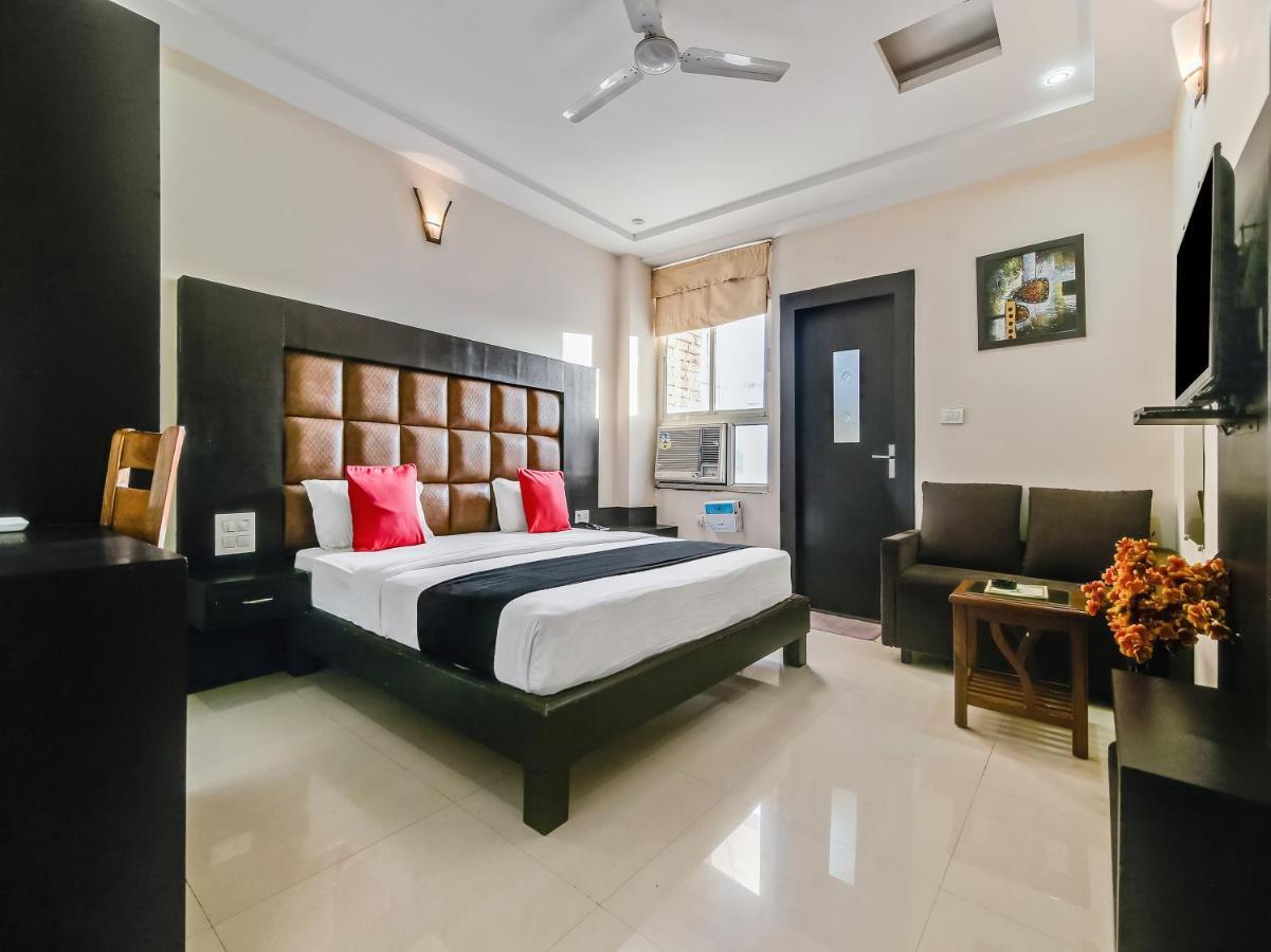 Capital O 32619 Hotel Sugar Palm Gválijar Kültér fotó
